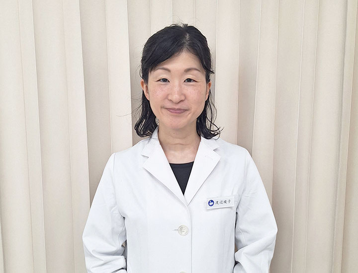 医師：渡辺 綾子